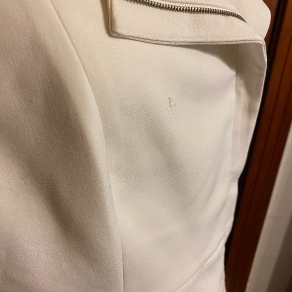 Asymmetrical Sleeveless Zip Top - Picture 7 of 12